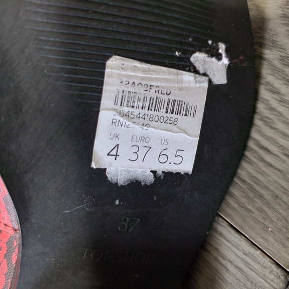 TOPSHOP Alex front zip ankle boots. Red snakeskin with buckles. Size 6.5 - Picture 6 of 10